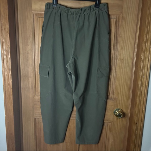 LULULEMON army green light utilitech cargo pocket high-rise pants - Picture 3 of 6